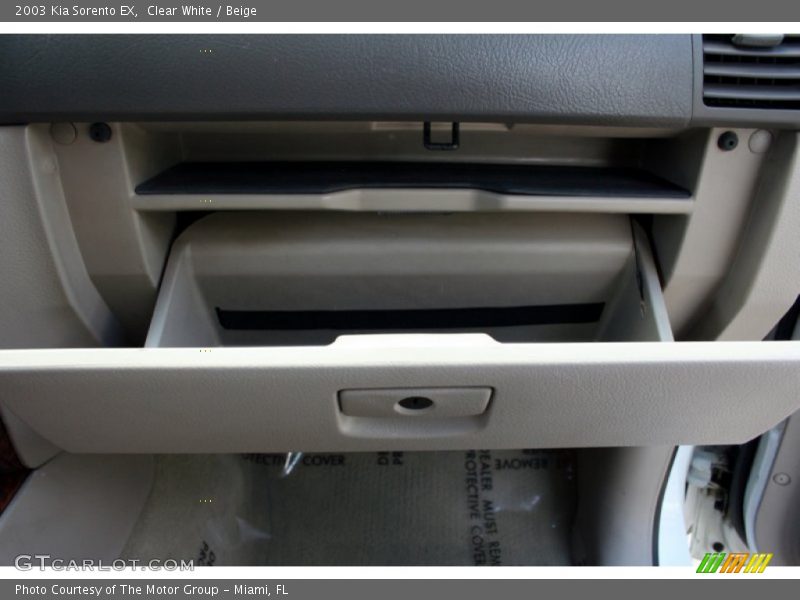 Clear White / Beige 2003 Kia Sorento EX