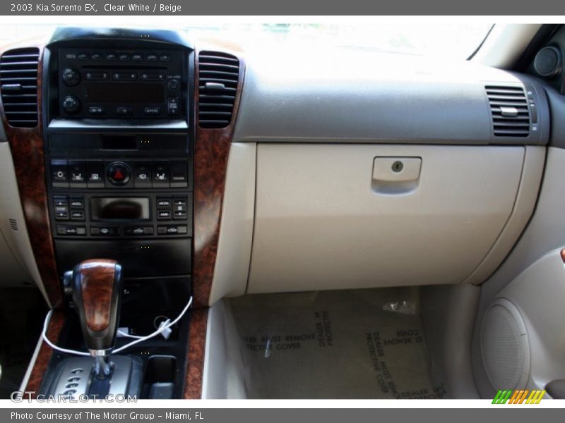 Clear White / Beige 2003 Kia Sorento EX