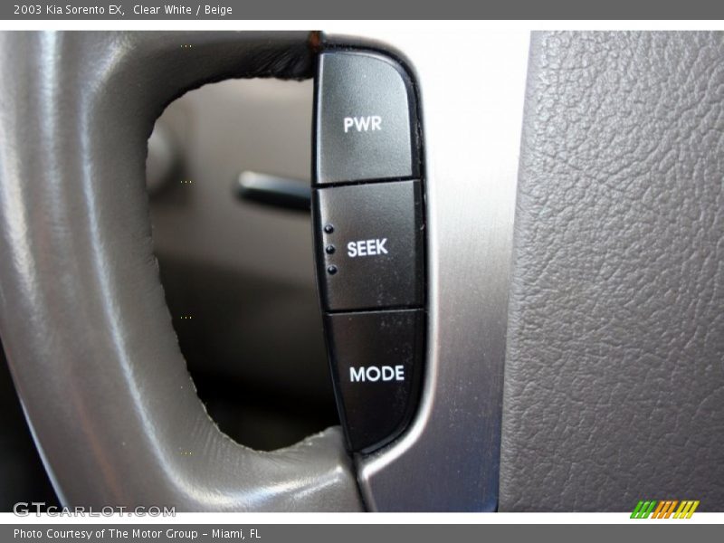 Clear White / Beige 2003 Kia Sorento EX