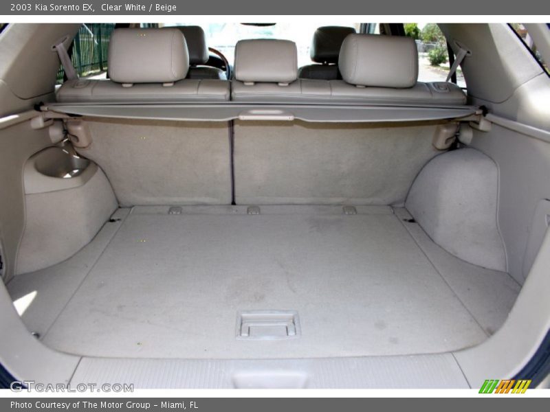 Clear White / Beige 2003 Kia Sorento EX