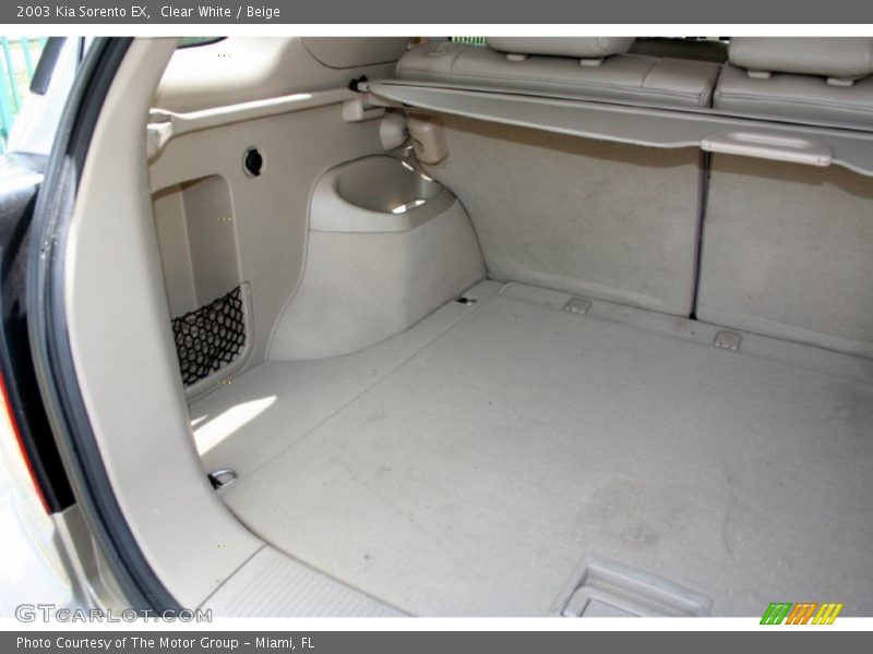 Clear White / Beige 2003 Kia Sorento EX