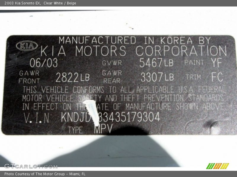 Clear White / Beige 2003 Kia Sorento EX