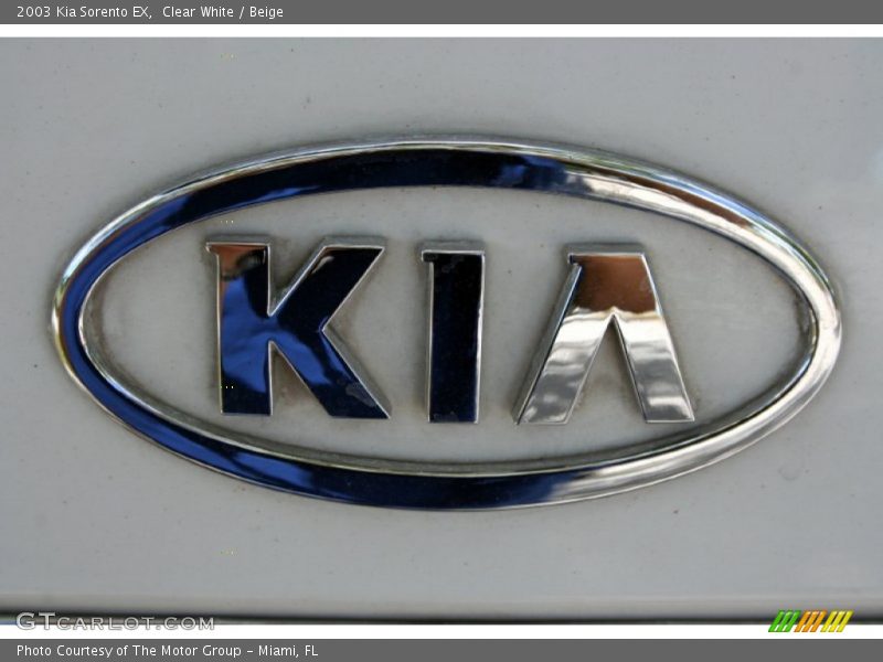 Clear White / Beige 2003 Kia Sorento EX