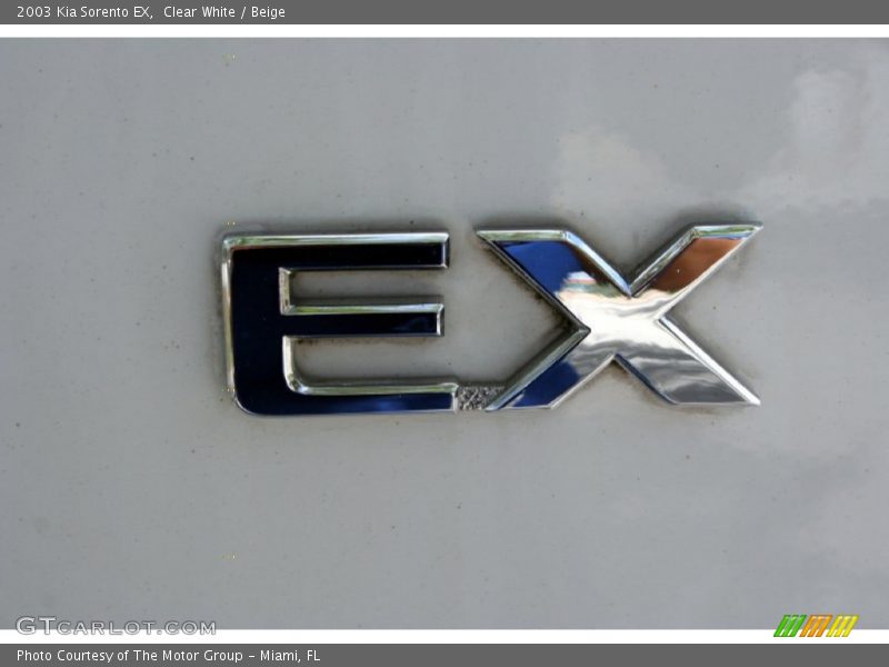 Clear White / Beige 2003 Kia Sorento EX