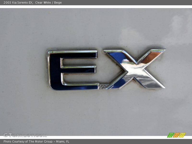 Clear White / Beige 2003 Kia Sorento EX