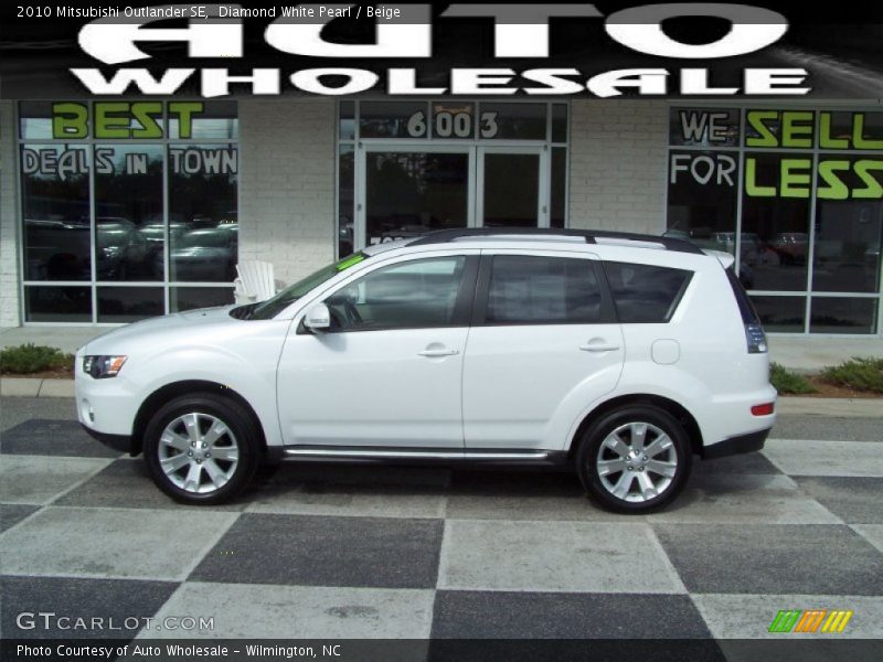 Diamond White Pearl / Beige 2010 Mitsubishi Outlander SE