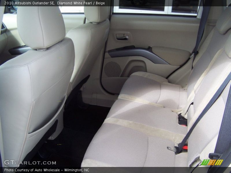 Diamond White Pearl / Beige 2010 Mitsubishi Outlander SE
