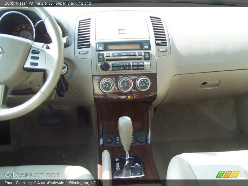 Super Black / Blond 2005 Nissan Altima 3.5 SL