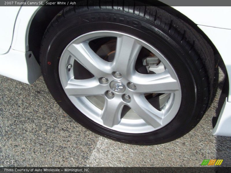 Super White / Ash 2007 Toyota Camry SE