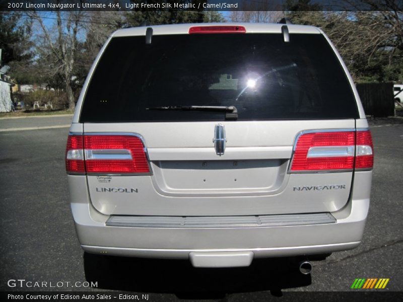 Light French Silk Metallic / Camel/Sand 2007 Lincoln Navigator L Ultimate 4x4