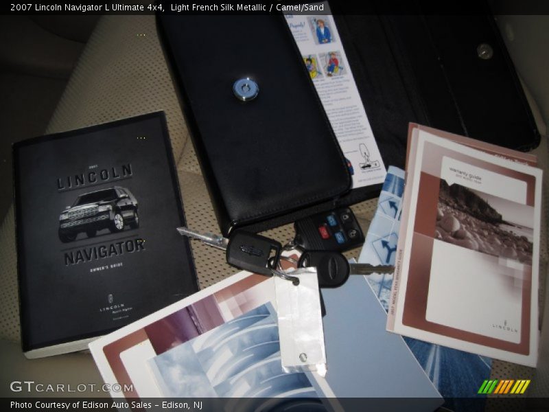 Light French Silk Metallic / Camel/Sand 2007 Lincoln Navigator L Ultimate 4x4