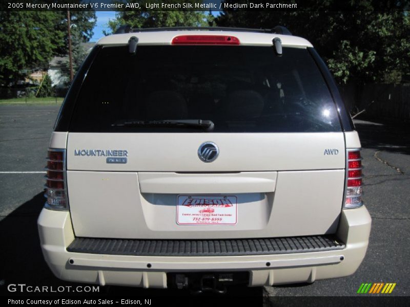 Light French Silk Metallic / Medium Dark Parchment 2005 Mercury Mountaineer V6 Premier AWD