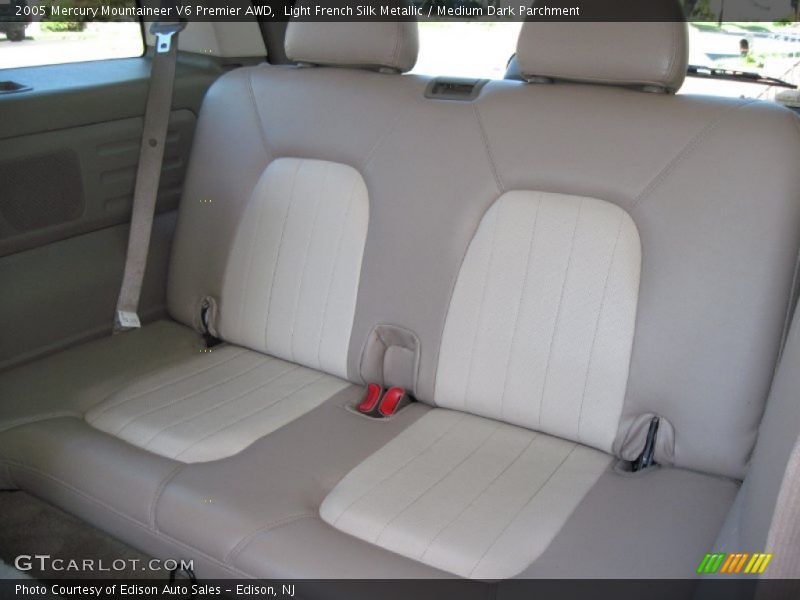 Light French Silk Metallic / Medium Dark Parchment 2005 Mercury Mountaineer V6 Premier AWD