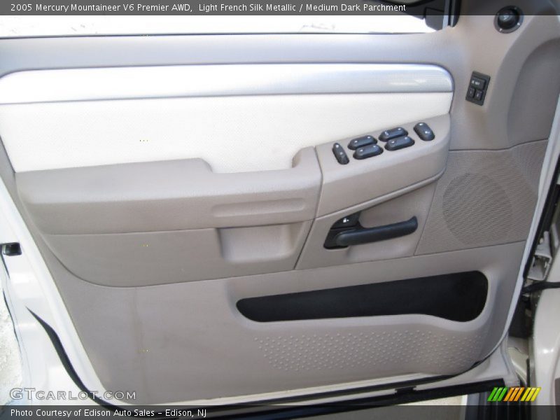 Light French Silk Metallic / Medium Dark Parchment 2005 Mercury Mountaineer V6 Premier AWD