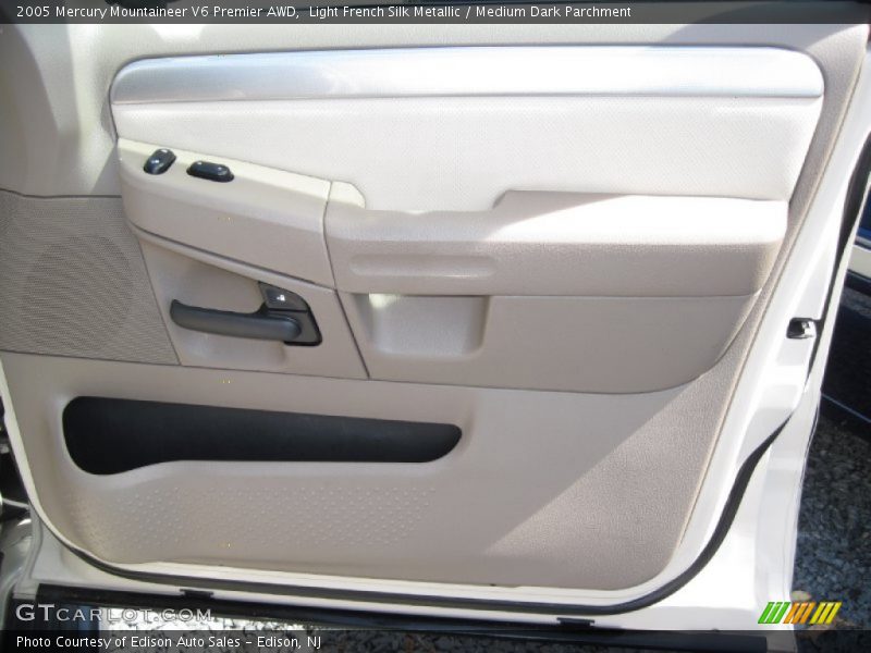 Light French Silk Metallic / Medium Dark Parchment 2005 Mercury Mountaineer V6 Premier AWD