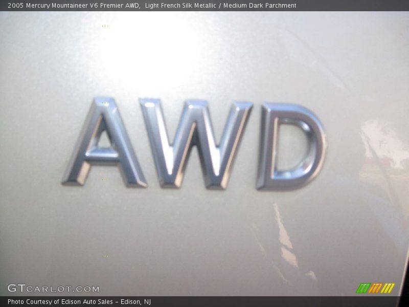 Light French Silk Metallic / Medium Dark Parchment 2005 Mercury Mountaineer V6 Premier AWD