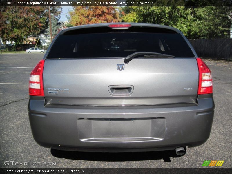 Mineral Gray Metallic / Dark Slate Gray/Light Graystone 2005 Dodge Magnum SXT AWD