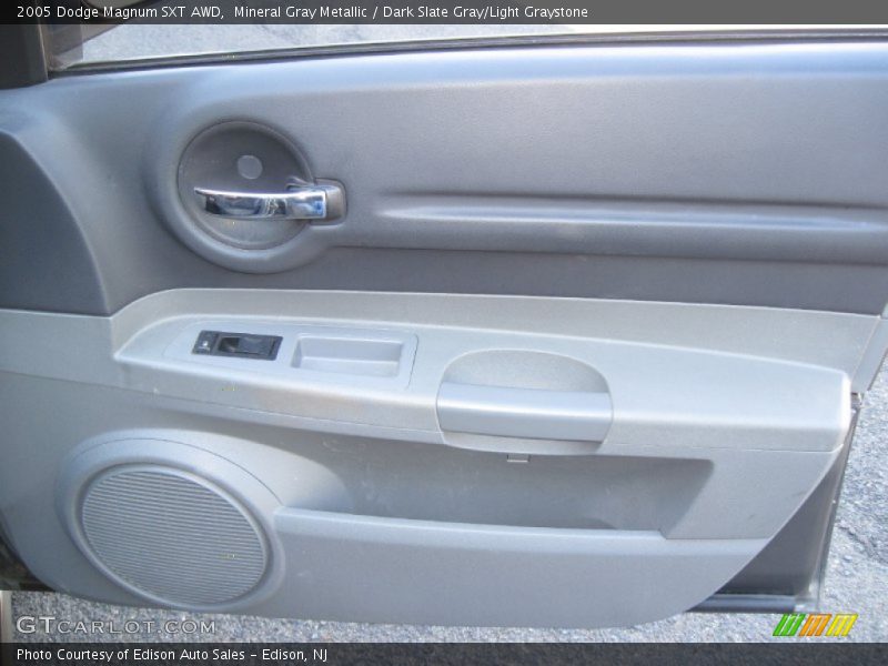 Mineral Gray Metallic / Dark Slate Gray/Light Graystone 2005 Dodge Magnum SXT AWD