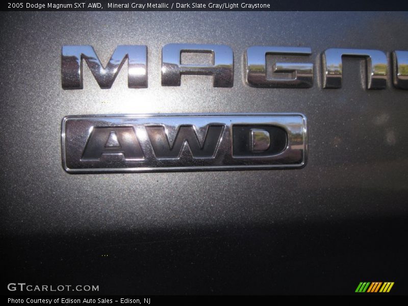 Mineral Gray Metallic / Dark Slate Gray/Light Graystone 2005 Dodge Magnum SXT AWD