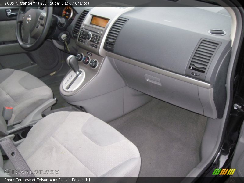 Super Black / Charcoal 2009 Nissan Sentra 2.0