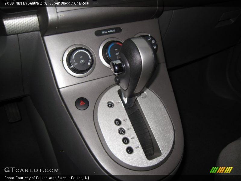 Super Black / Charcoal 2009 Nissan Sentra 2.0