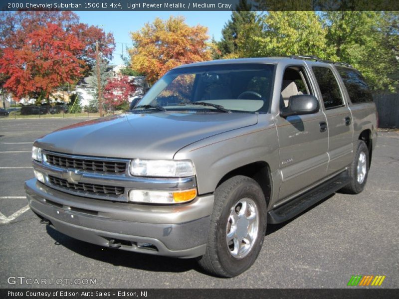 Front 3/4 View of 2000 Suburban 1500 LS 4x4