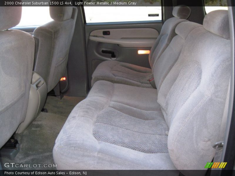 Light Pewter Metallic / Medium Gray 2000 Chevrolet Suburban 1500 LS 4x4