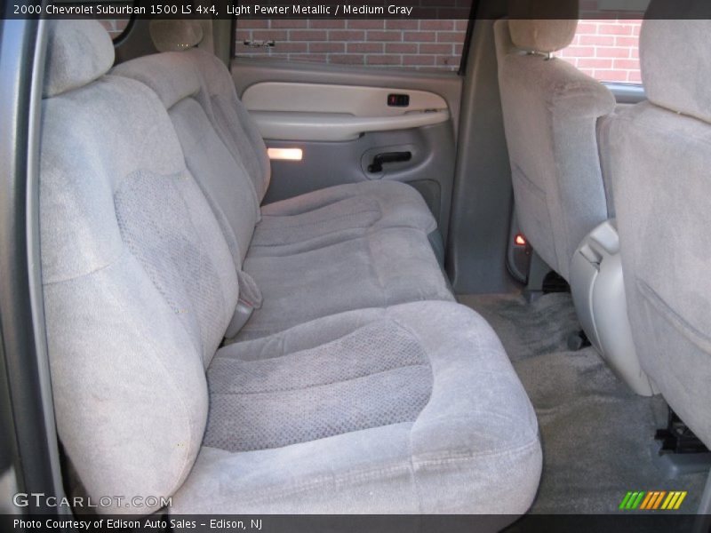 Light Pewter Metallic / Medium Gray 2000 Chevrolet Suburban 1500 LS 4x4