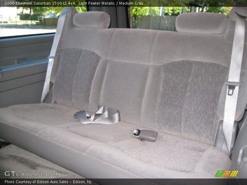 Light Pewter Metallic / Medium Gray 2000 Chevrolet Suburban 1500 LS 4x4