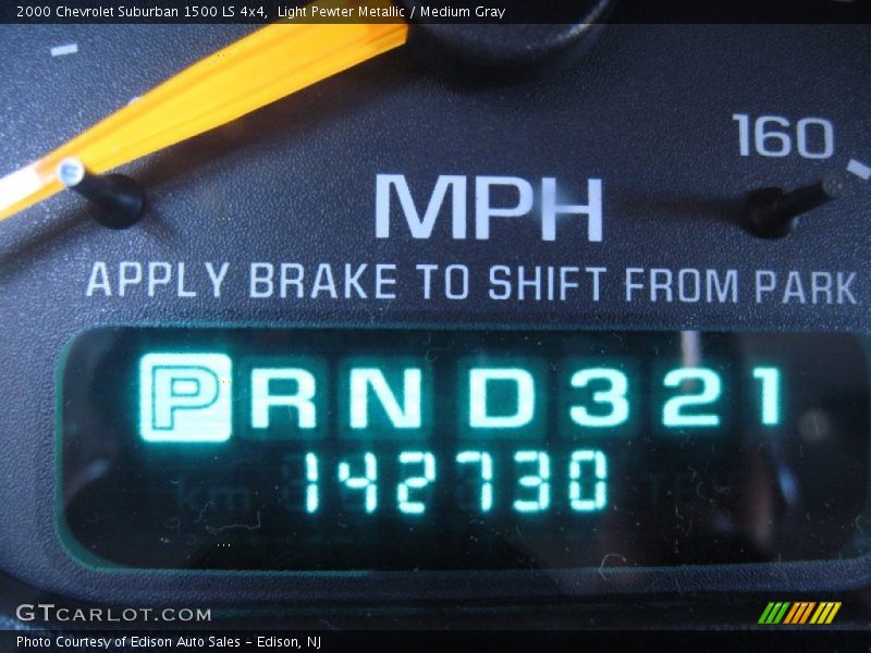 Light Pewter Metallic / Medium Gray 2000 Chevrolet Suburban 1500 LS 4x4