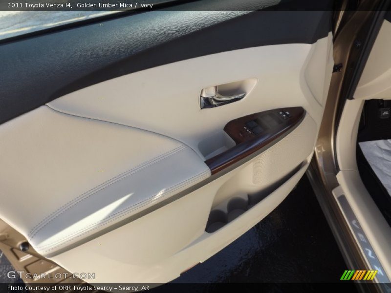 Golden Umber Mica / Ivory 2011 Toyota Venza I4
