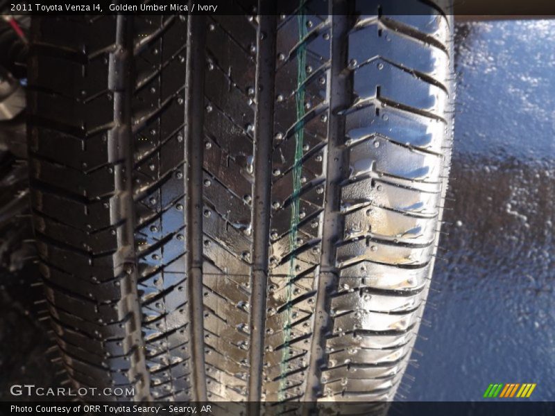 Golden Umber Mica / Ivory 2011 Toyota Venza I4