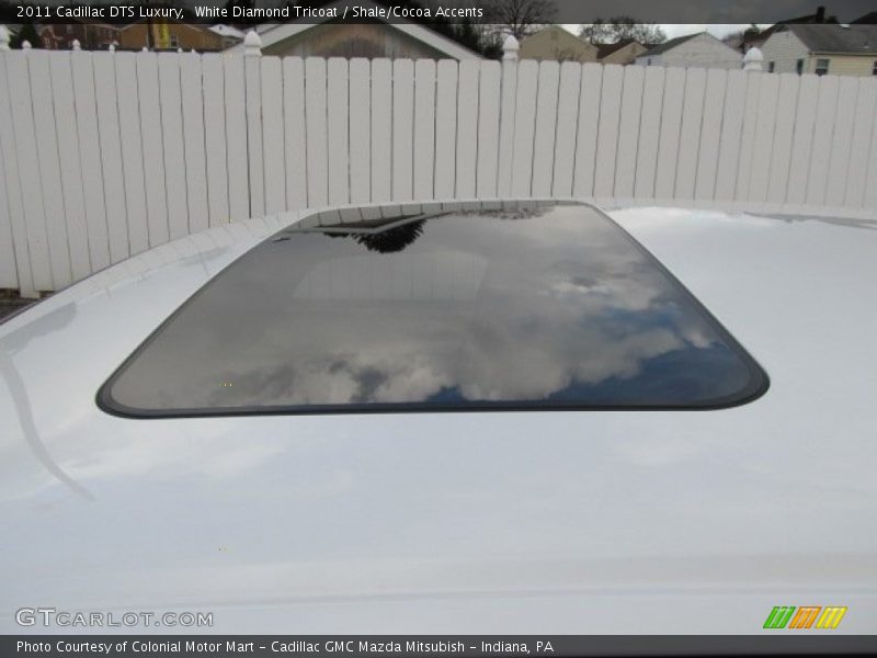 White Diamond Tricoat / Shale/Cocoa Accents 2011 Cadillac DTS Luxury