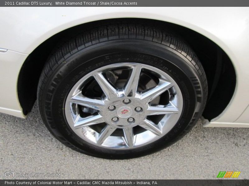 White Diamond Tricoat / Shale/Cocoa Accents 2011 Cadillac DTS Luxury