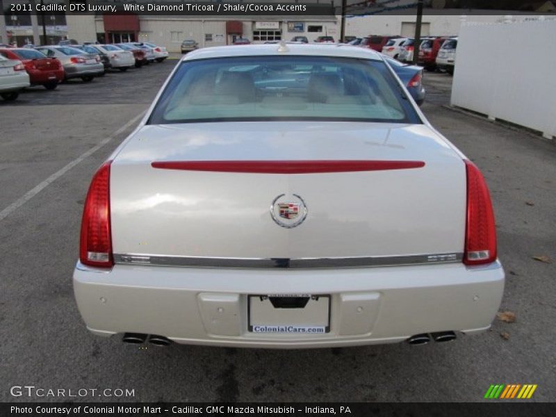 White Diamond Tricoat / Shale/Cocoa Accents 2011 Cadillac DTS Luxury