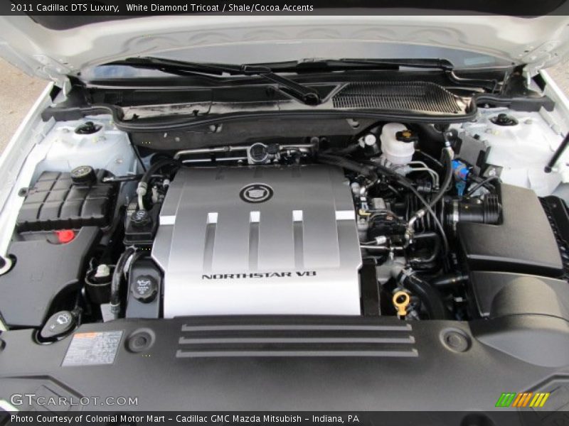 White Diamond Tricoat / Shale/Cocoa Accents 2011 Cadillac DTS Luxury