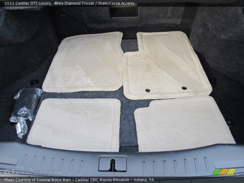 White Diamond Tricoat / Shale/Cocoa Accents 2011 Cadillac DTS Luxury
