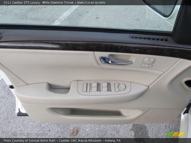 White Diamond Tricoat / Shale/Cocoa Accents 2011 Cadillac DTS Luxury