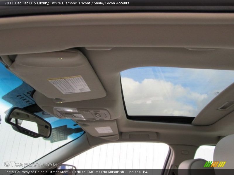 White Diamond Tricoat / Shale/Cocoa Accents 2011 Cadillac DTS Luxury