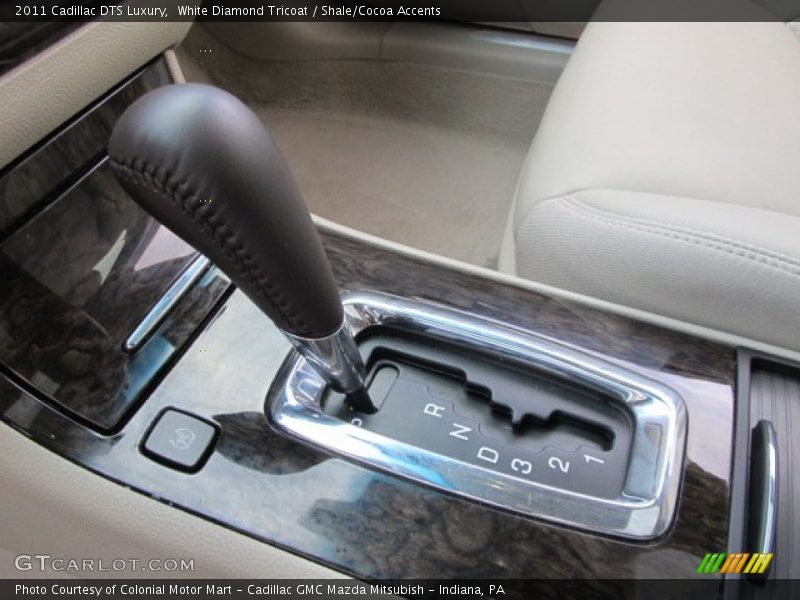 White Diamond Tricoat / Shale/Cocoa Accents 2011 Cadillac DTS Luxury