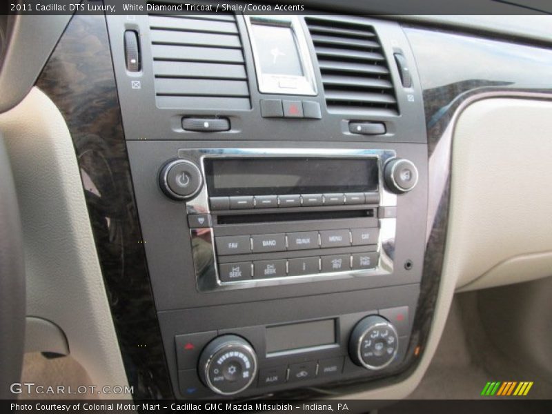 White Diamond Tricoat / Shale/Cocoa Accents 2011 Cadillac DTS Luxury