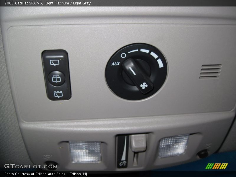 Light Platinum / Light Gray 2005 Cadillac SRX V6