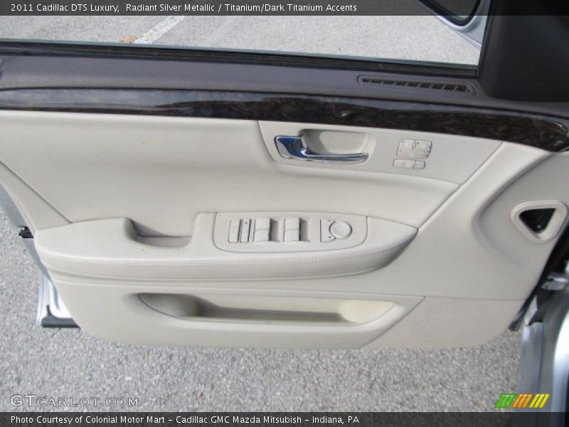 Radiant Silver Metallic / Titanium/Dark Titanium Accents 2011 Cadillac DTS Luxury
