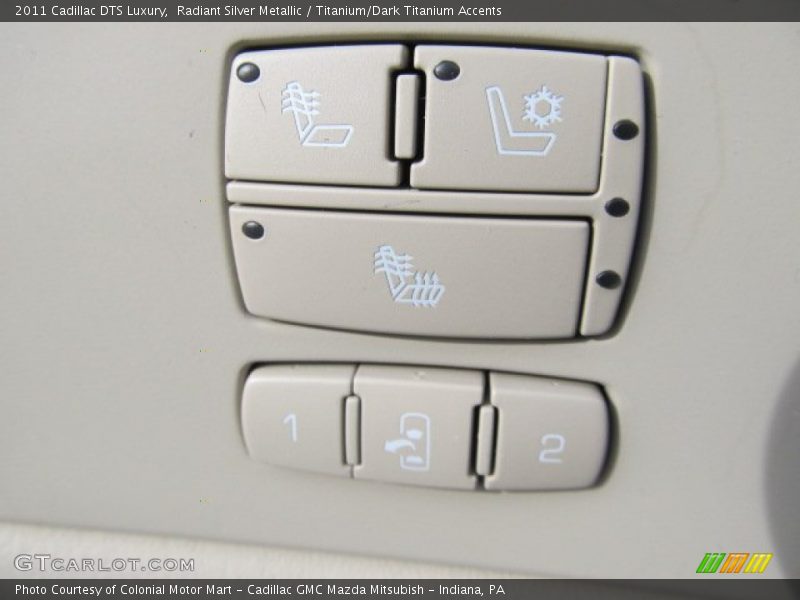 Radiant Silver Metallic / Titanium/Dark Titanium Accents 2011 Cadillac DTS Luxury