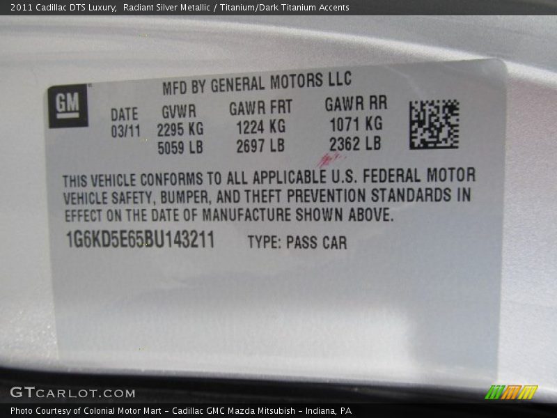 Radiant Silver Metallic / Titanium/Dark Titanium Accents 2011 Cadillac DTS Luxury