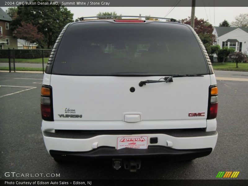 Summit White / Stone Gray 2004 GMC Yukon Denali AWD
