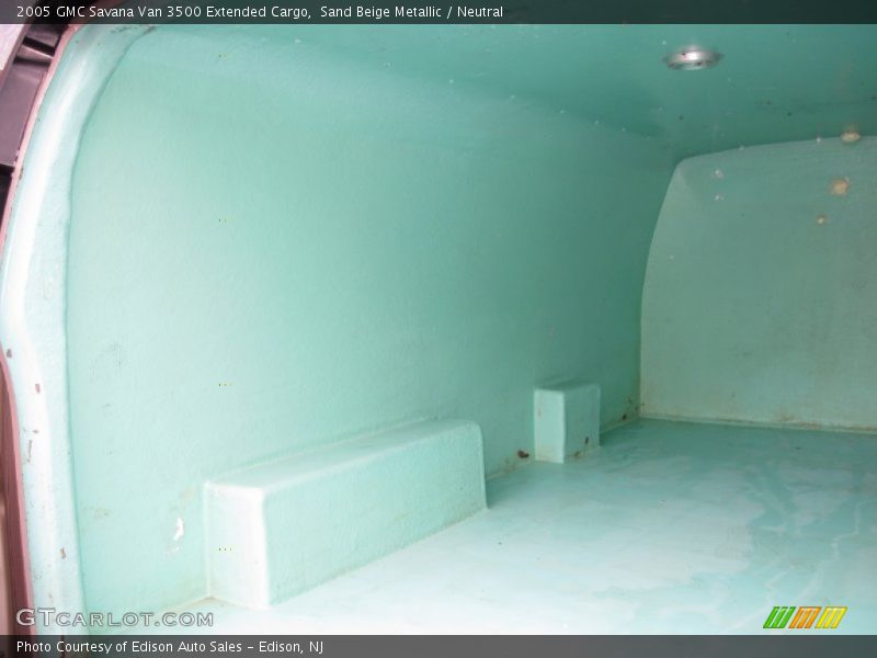 Sand Beige Metallic / Neutral 2005 GMC Savana Van 3500 Extended Cargo