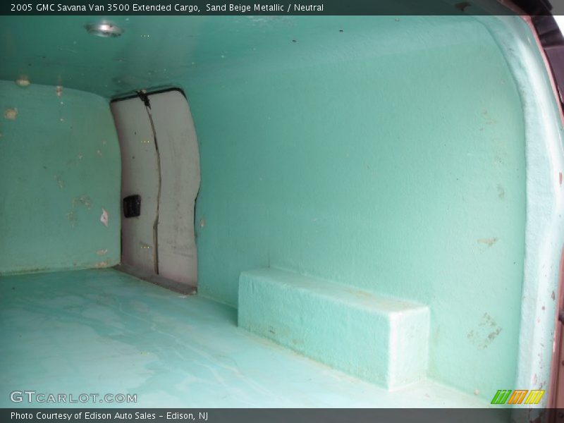 Sand Beige Metallic / Neutral 2005 GMC Savana Van 3500 Extended Cargo