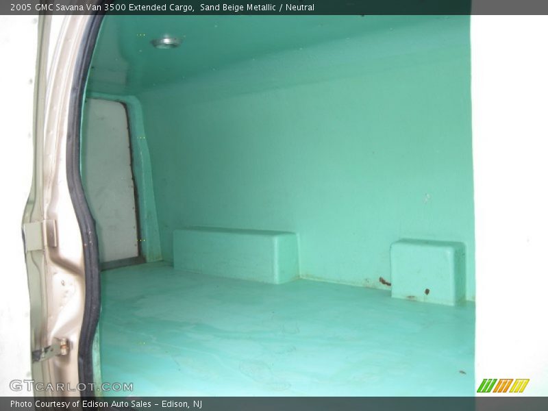 Sand Beige Metallic / Neutral 2005 GMC Savana Van 3500 Extended Cargo