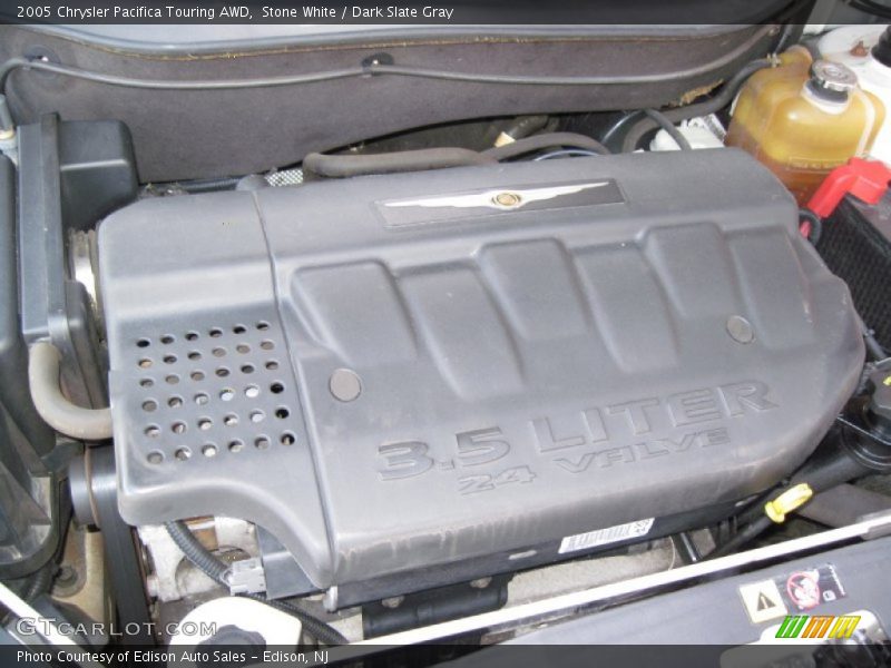 Stone White / Dark Slate Gray 2005 Chrysler Pacifica Touring AWD